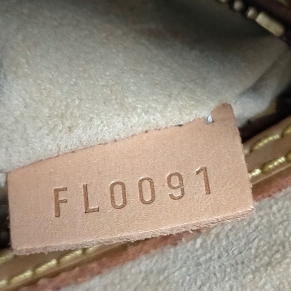 Louis Vuitton Monogram Looping MM - Picture 14 of 14